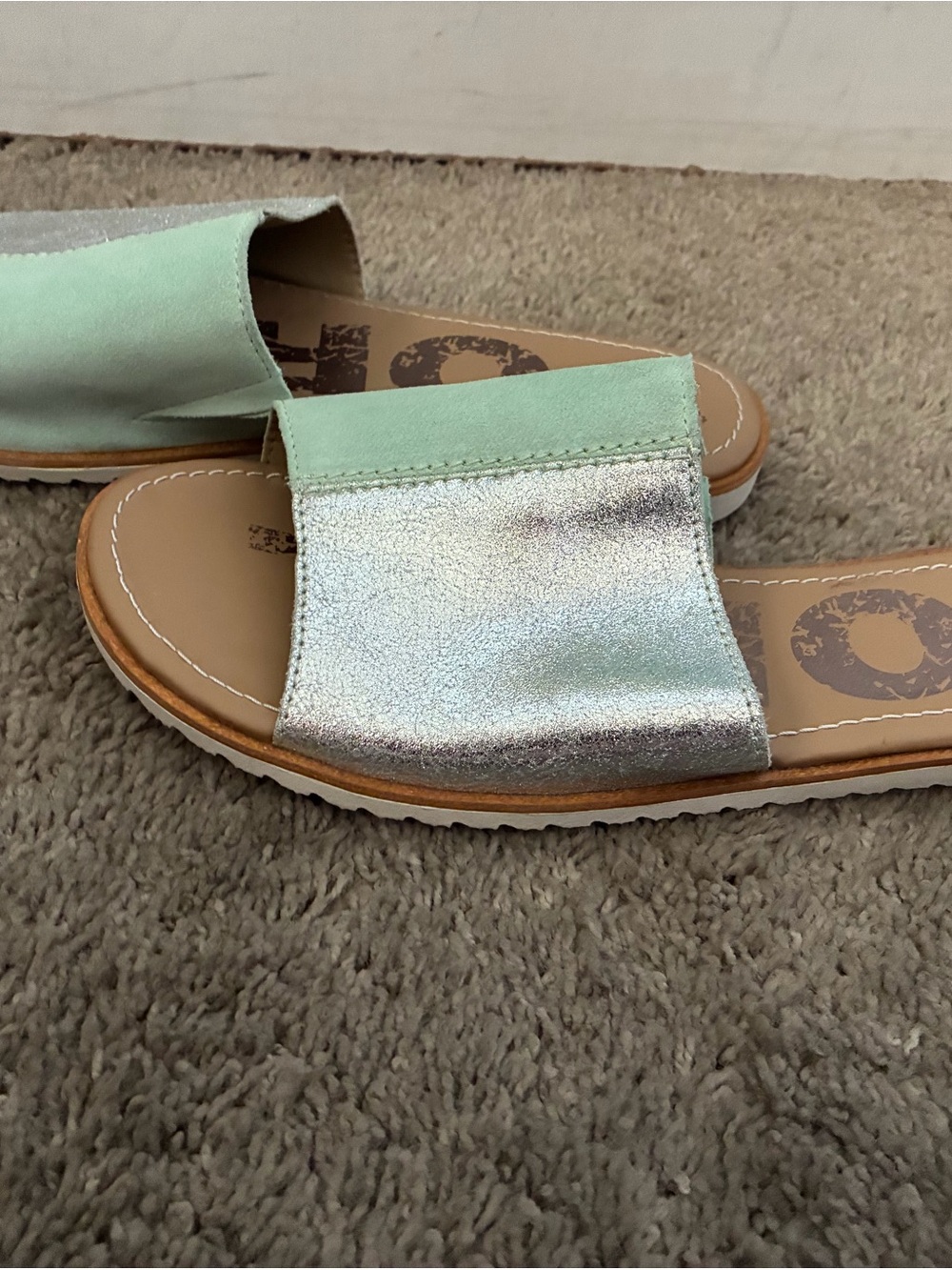 Sorel Ella Slide Sandals in green and silver Metallic Size 10, great condition